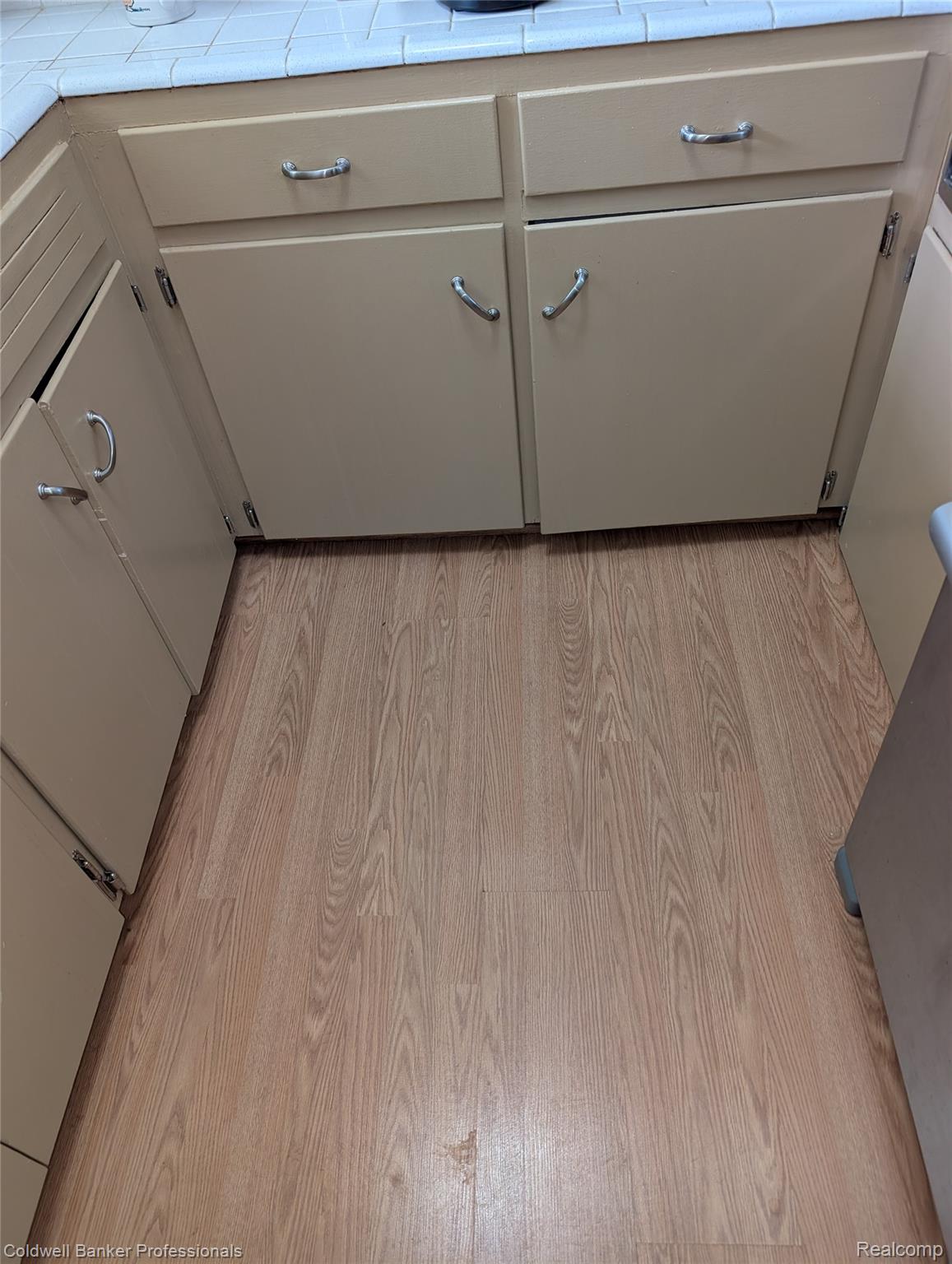 26945 Milford Road, Unit 8 New Hudson, MI 48165 - Photo 7 of 31 Detailed view of light wood finished floors and kitchen flooring