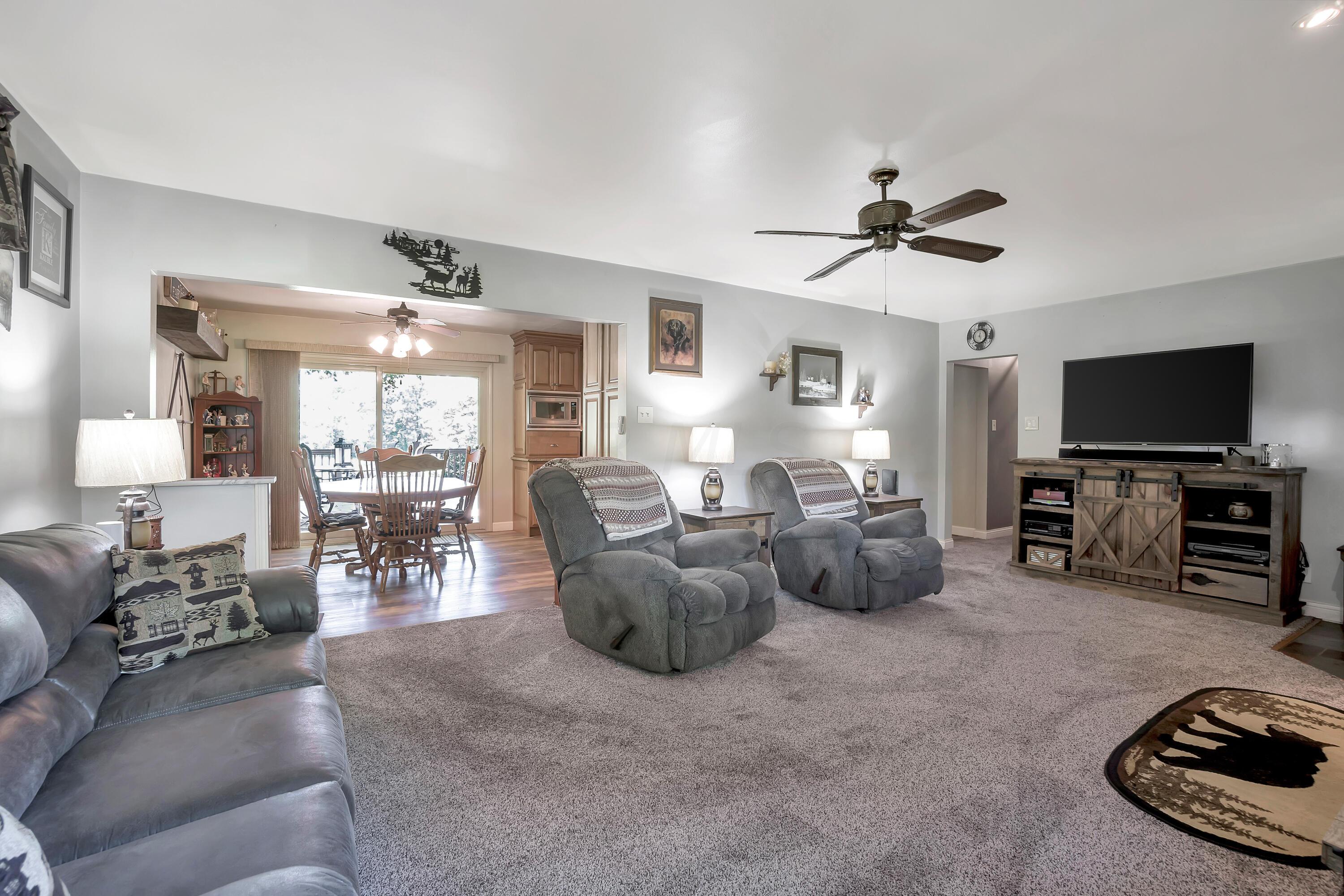 3939 Clotts Road Columbus, OH 43230 - Photo 14 of 50 Living Room and Kitchen