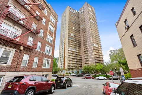 $399,900 | 6040 Boulevard East, Unit 8C, West New York, NJ 07093