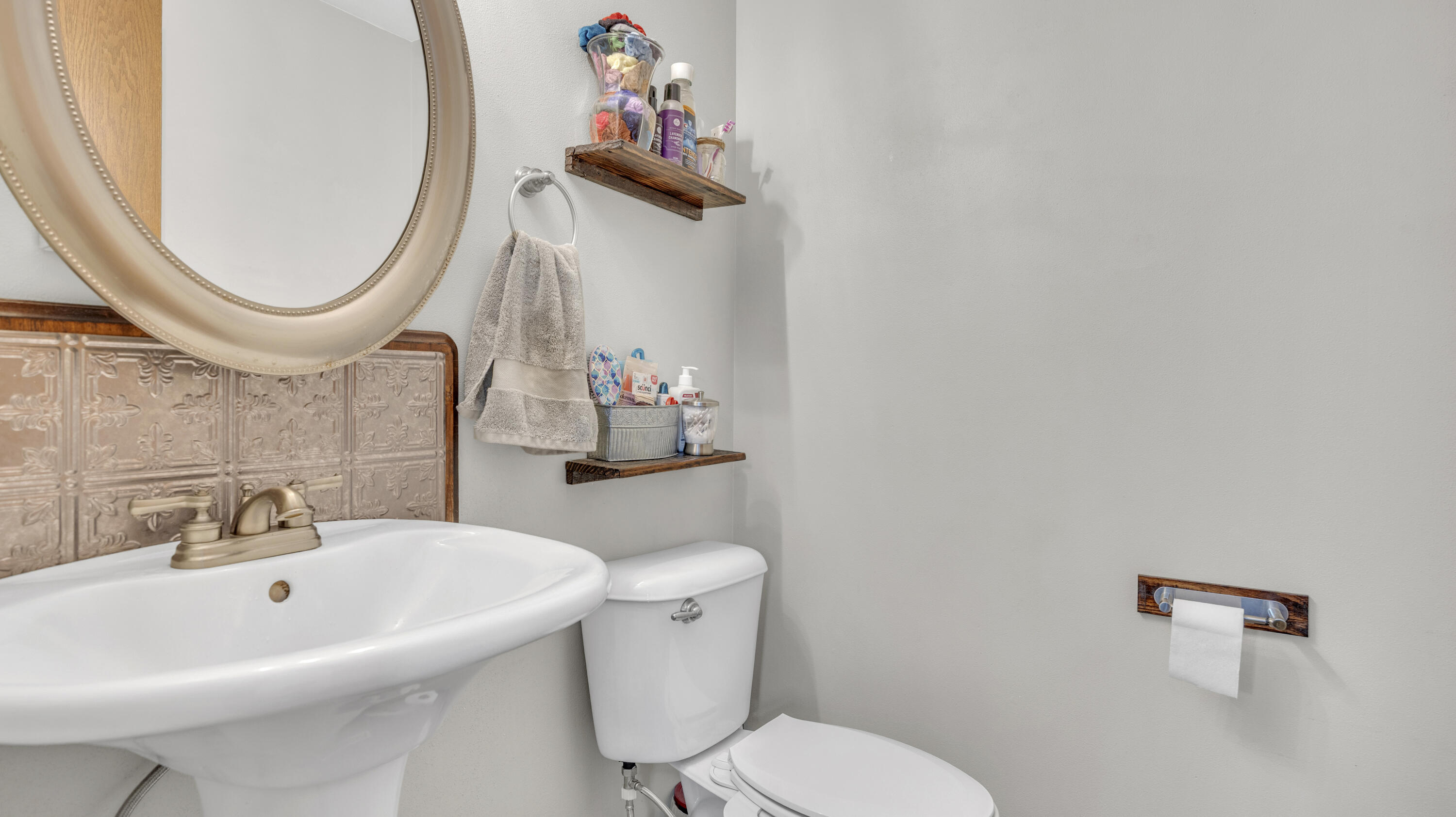 707 Goldfinch Lane Howards Grove, WI 53083 - Photo 11 of 27 Primary Bathroom