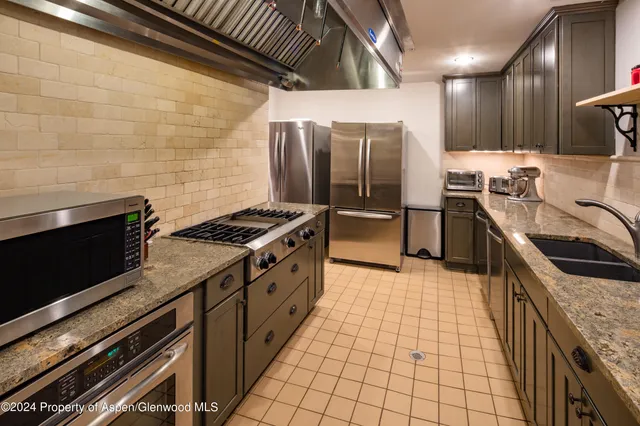 $125,000 | 118 East Cooper Avenue, Aspen, CO 81611