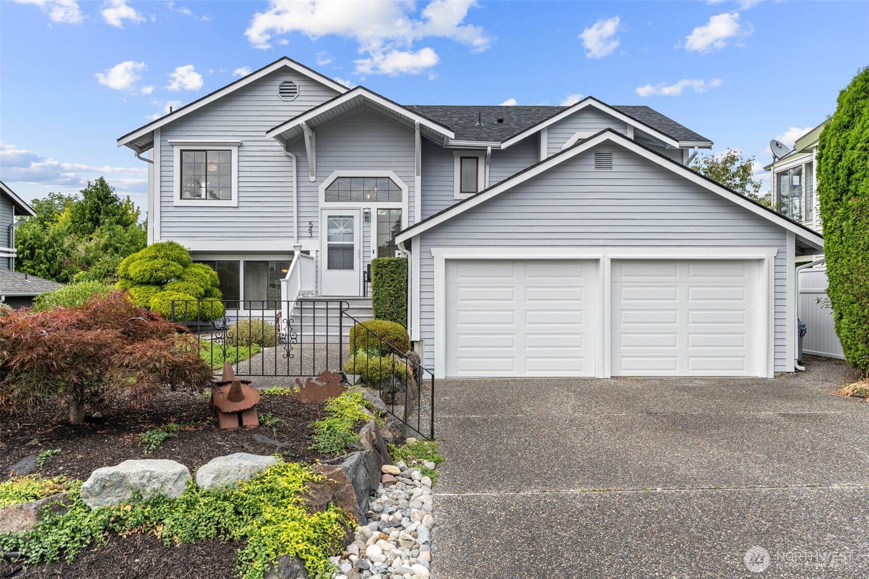 543 Hemlock Way Edmonds, WA 98020 - Photo 1 of 39 Gallery Image 1