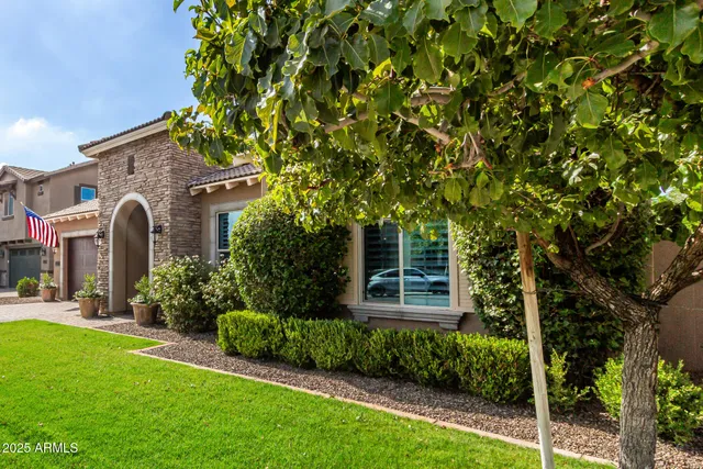 a view of a house with a backyard