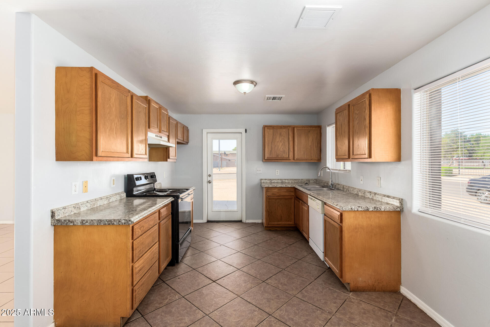 105 West 8th Street Eloy, AZ 85131 - Photo 14 of 31 a kitchen with granite countertop stainless steel appliances a stove sink and cabinets