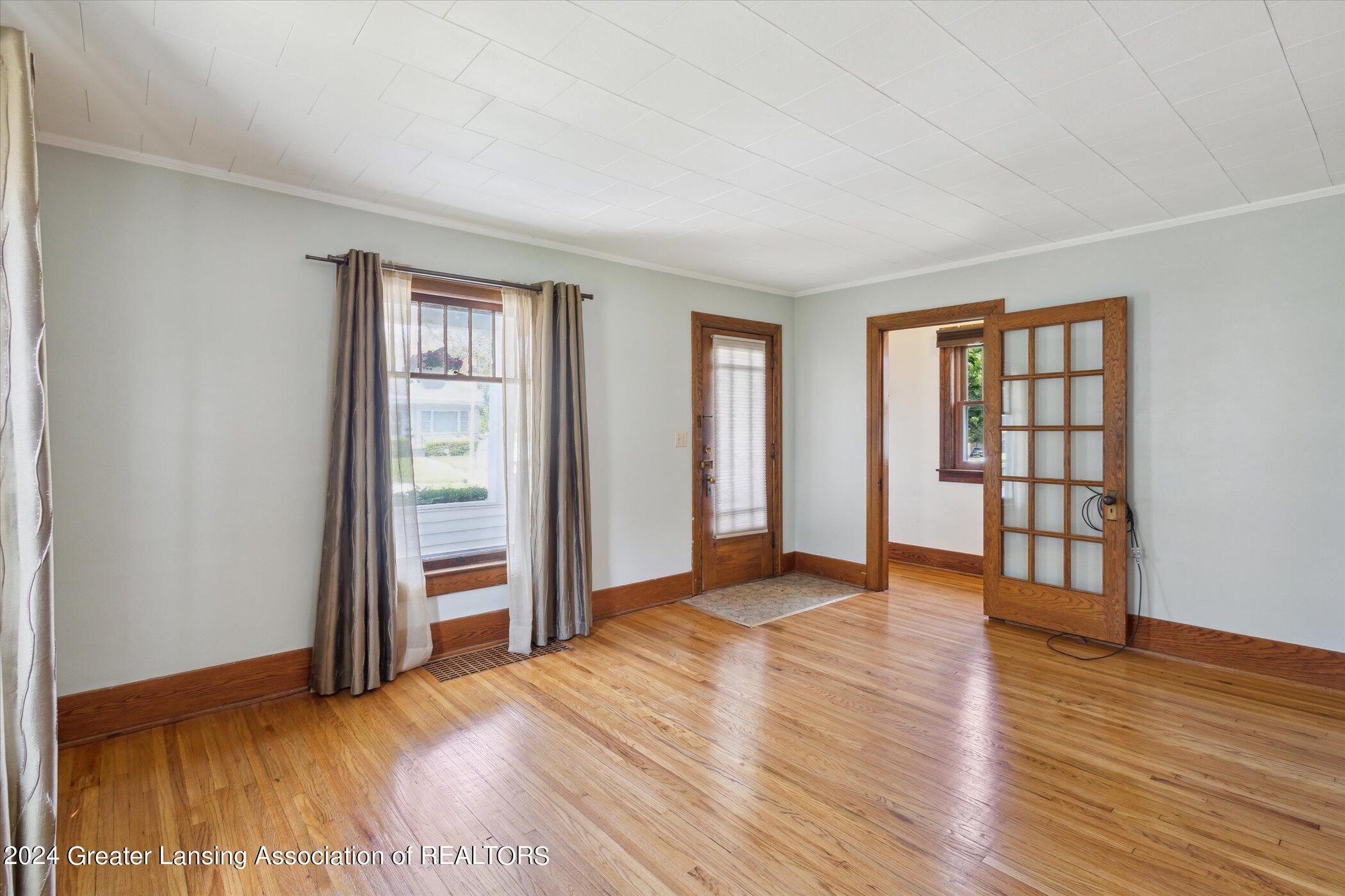 2409 Kensington Road Lansing, MI 48910 - Photo 8 of 35 10-2409-Kensington-Rd-Lansing-MI-48910-W