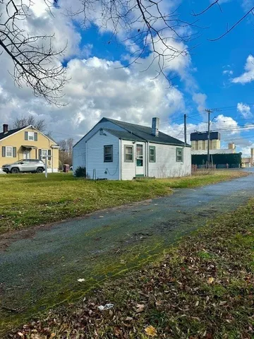 $250,000 | 91 South Main Street, Acushnet, MA 02743