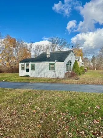 $250,000 | 91 South Main Street, Acushnet, MA 02743