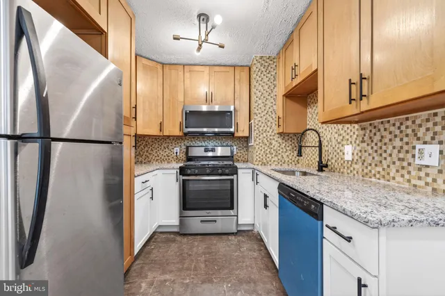 $2,299 | 16 South Van Dorn Street, Unit 506, Alexandria, VA 22304