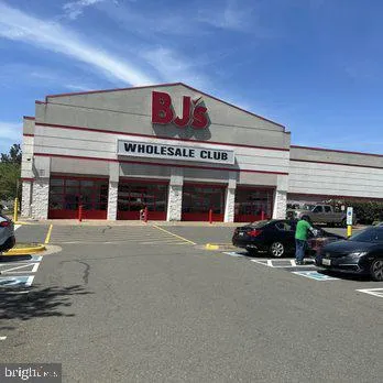 $2,299 | 16 South Van Dorn Street, Unit 506, Alexandria, VA 22304