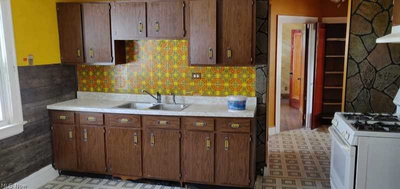 3669 Hildana Road Cleveland, OH 44120 - Photo 15 of 21