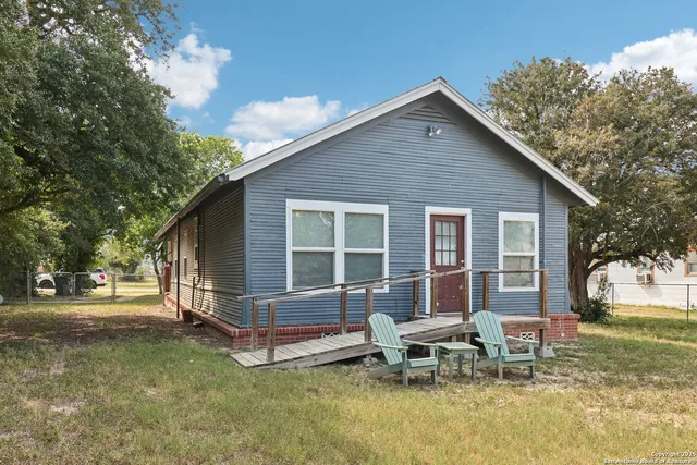 $215,000 | 107 West Gilbert, Falls City, TX 78113