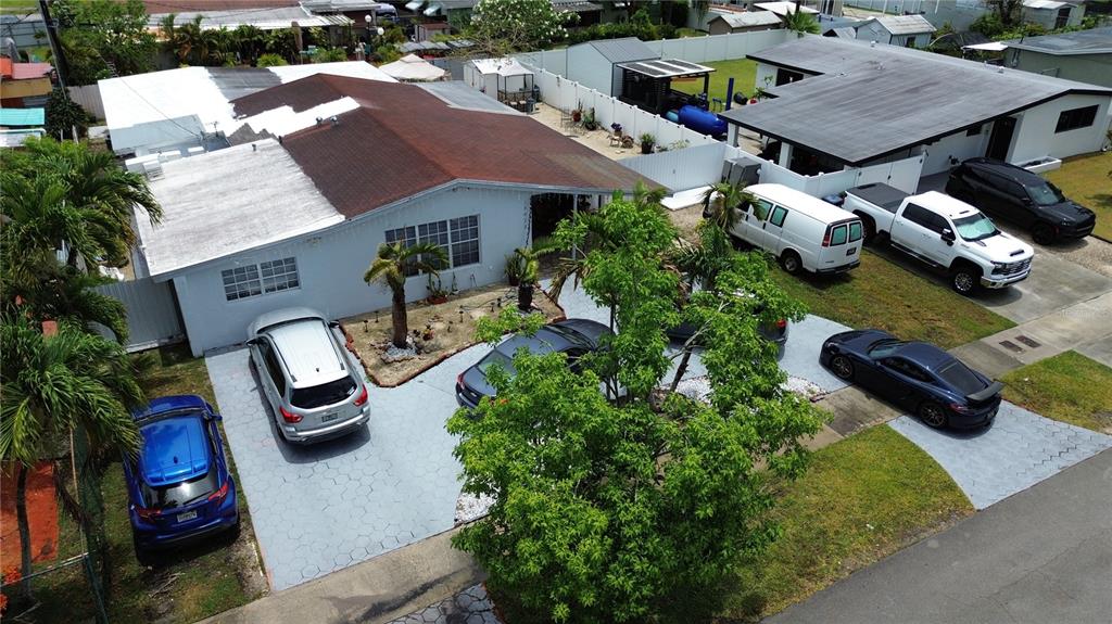 18615 Southwest 98th Avenue Miami, FL 33157 - Photo 3 of 44