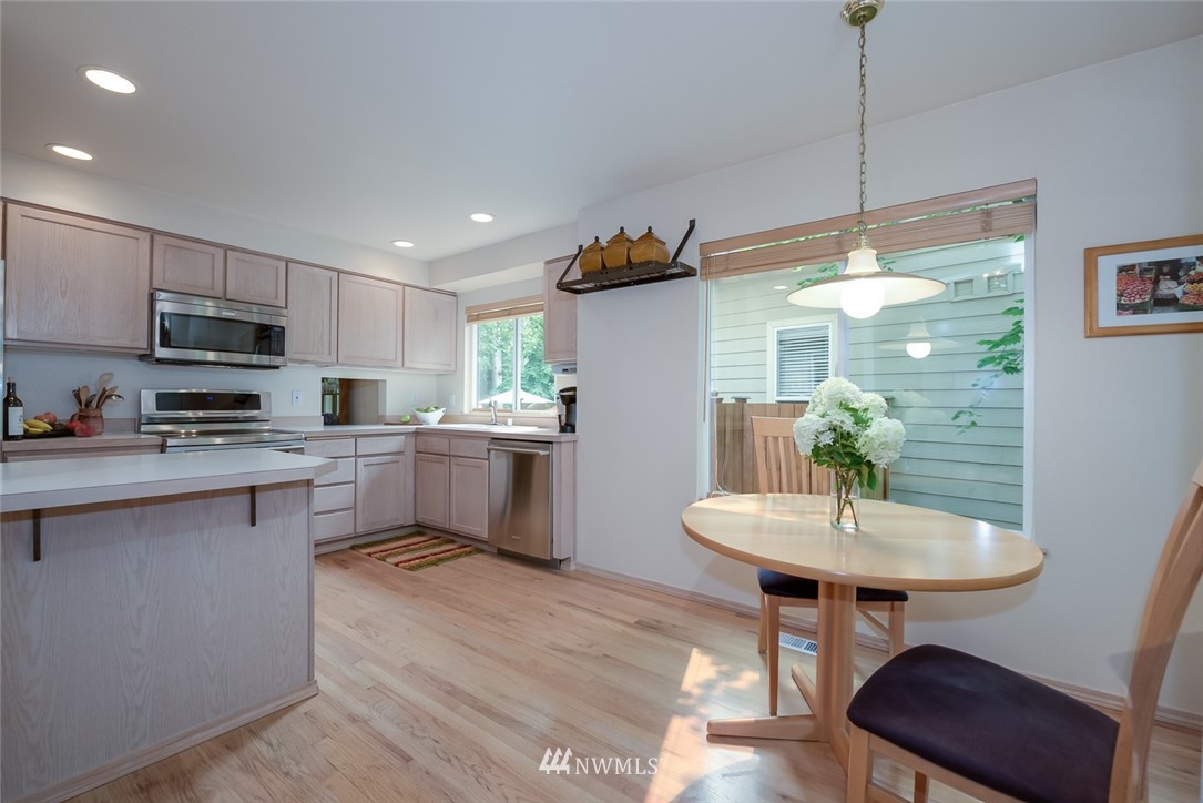 18815 20th Drive Southeast Bothell, WA 98012 - Photo 4 of 24 Gallery Image 4