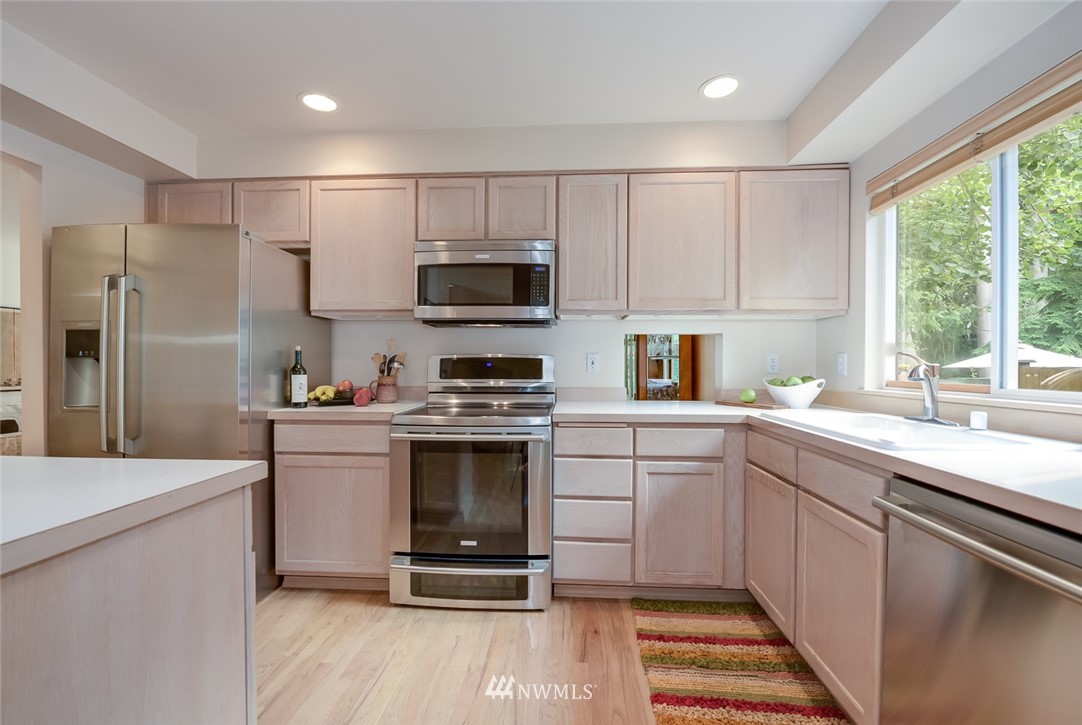 18815 20th Drive Southeast Bothell, WA 98012 - Photo 6 of 24 Gallery Image 6