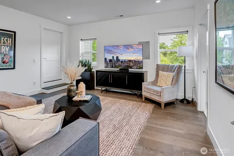 $1,995,000 | 1725 Martin Luther King Jr Way, Seattle, WA 98122