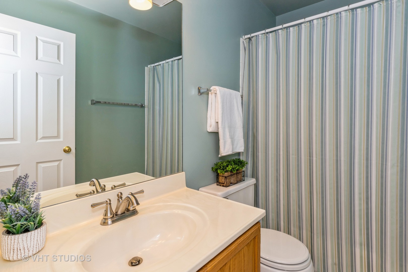 17896 Braewick Road Gurnee, IL 60031 - Photo 13 of 18 a bathroom with a sink a toilet and shower