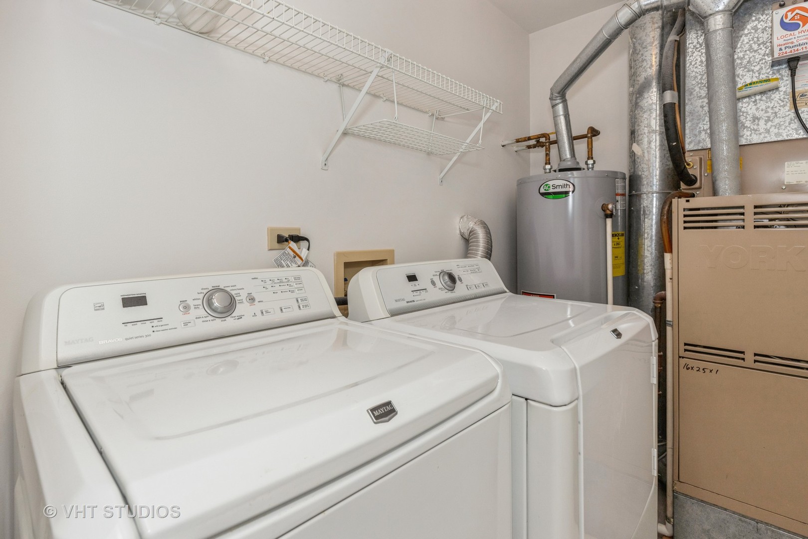 17896 Braewick Road Gurnee, IL 60031 - Photo 14 of 18 a utility room with dryer and washer