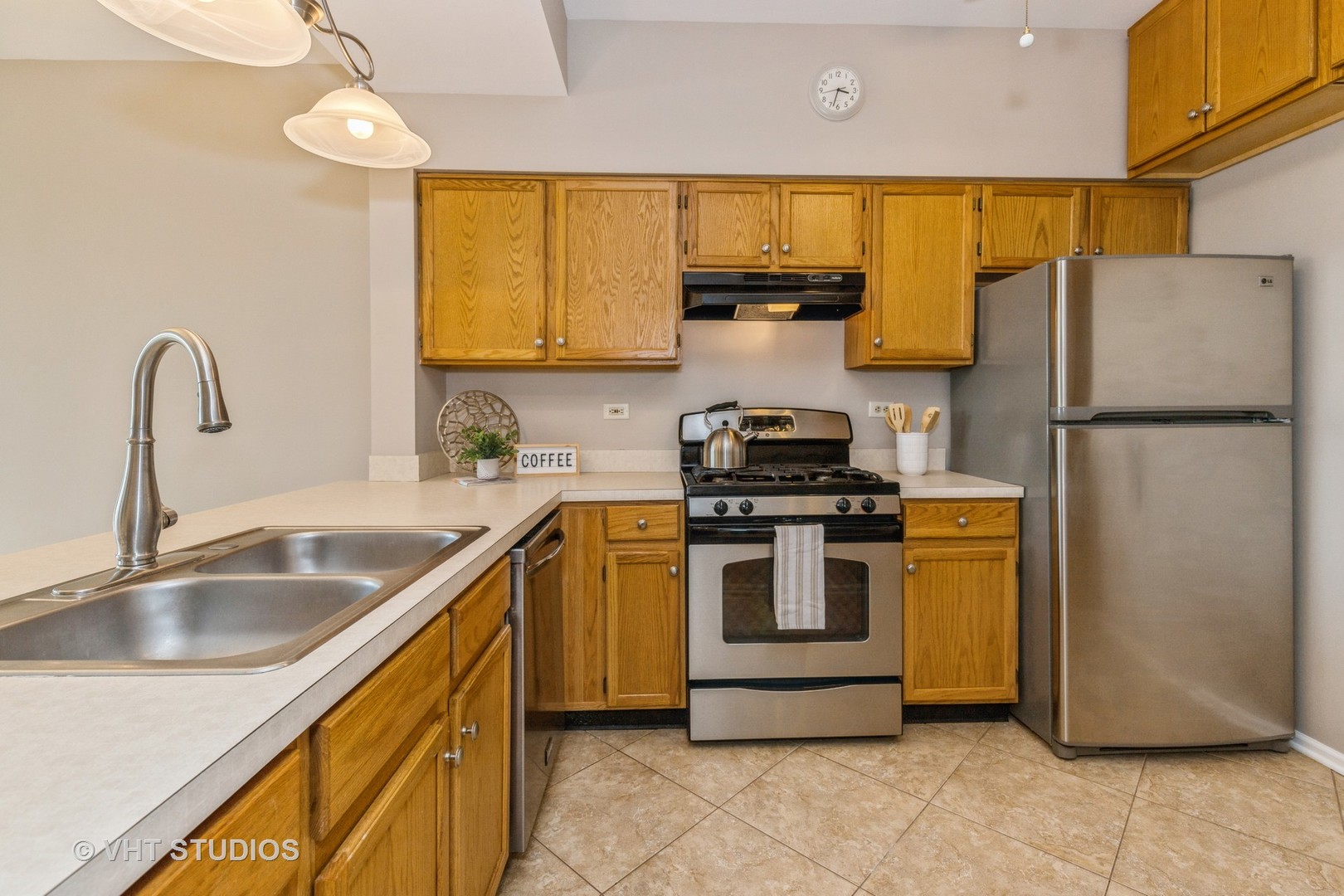 17896 Braewick Road Gurnee, IL 60031 - Photo 5 of 18 a kitchen with stainless steel appliances granite countertop a sink stove and refrigerator