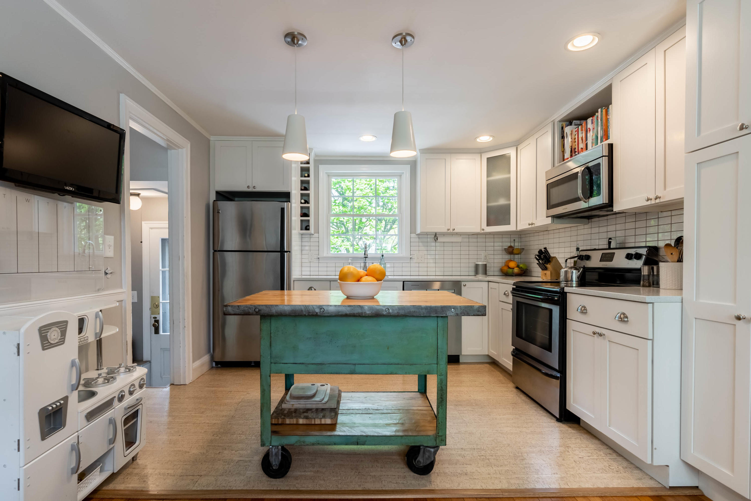 39 Cottage Farms Road Cape Elizabeth, ME 04107 - Photo 6 of 52 39 Cottage Farms Road-Kitchen