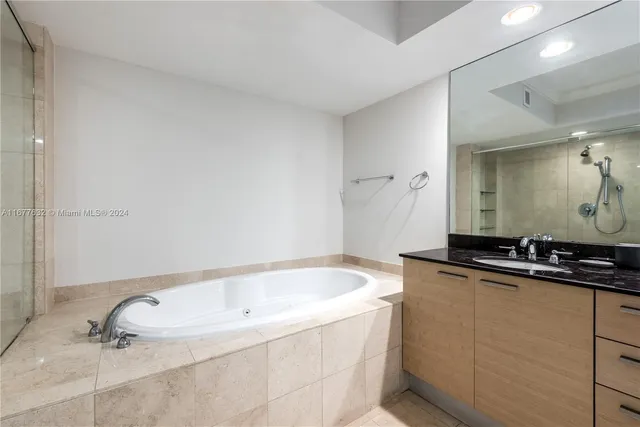 $1,330,000 | 1830 South Ocean Drive, Unit 3511, Hallandale Beach, FL 33009