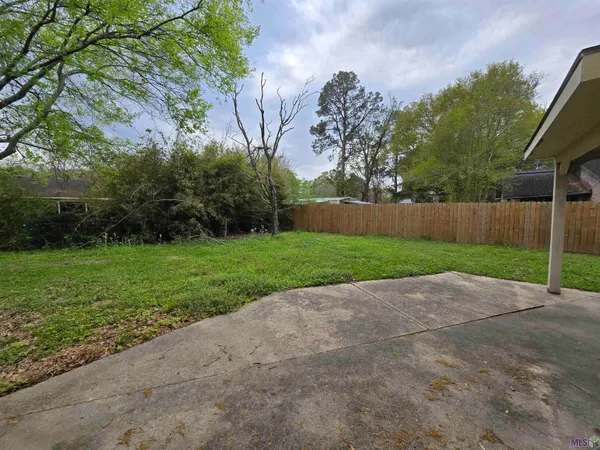 $1,750 | 1128 Briarhurst Drive, Baton Rouge, LA 70810