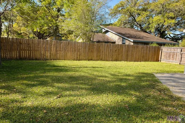 $1,750 | 1128 Briarhurst Drive, Baton Rouge, LA 70810
