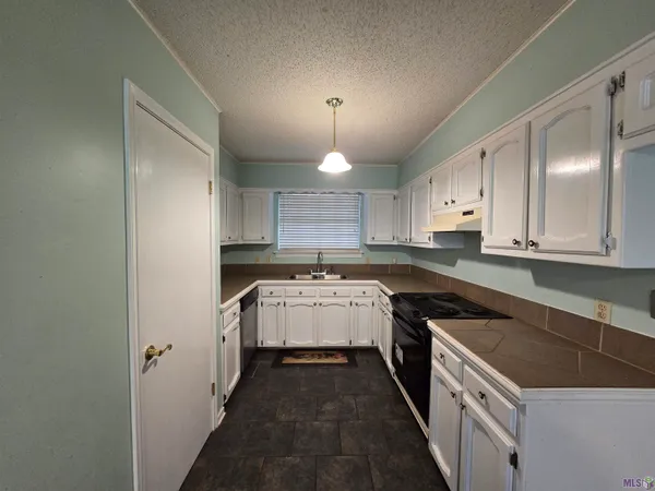 $1,750 | 1128 Briarhurst Drive, Baton Rouge, LA 70810