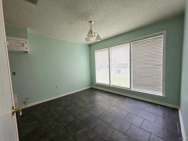 $1,750 | 1128 Briarhurst Drive, Baton Rouge, LA 70810