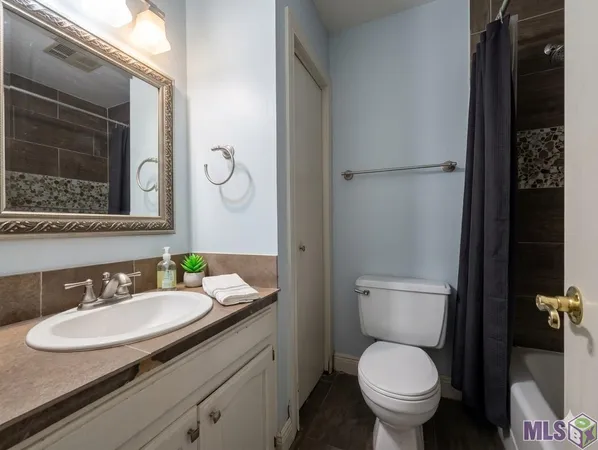 $1,700 | 1128 Briarhurst Drive, Baton Rouge, LA 70810