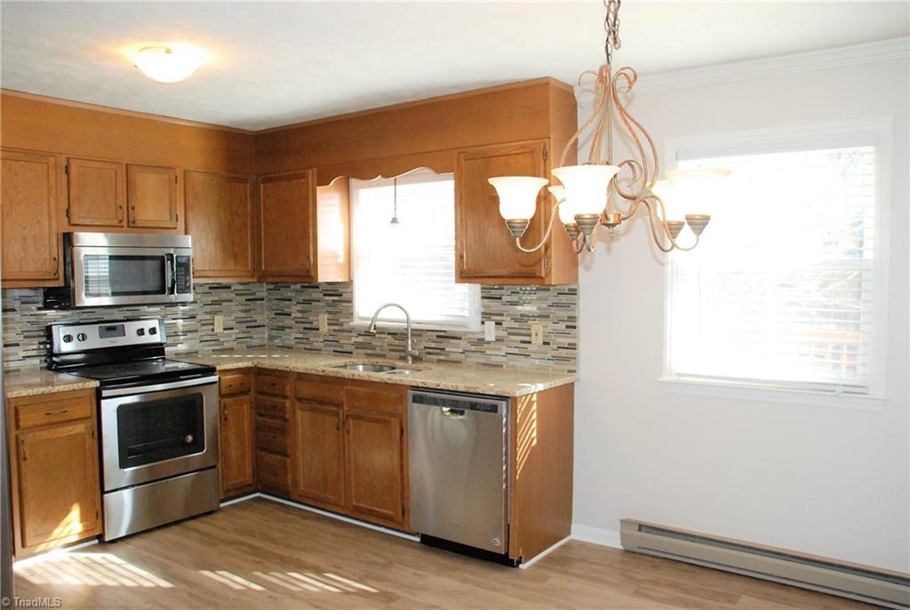 5974 Robinhood Road Pfafftown, NC 27040 - Photo 3 of 22 Kitchen & dining