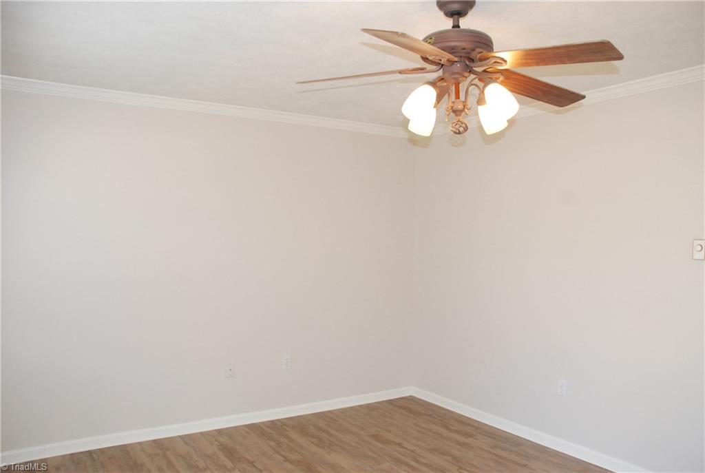 5974 Robinhood Road Pfafftown, NC 27040 - Photo 6 of 22 Living room