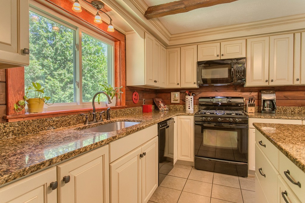 27 Main Street Princeton, MA 01541 - Photo 9 of 28 Gallery Image 9