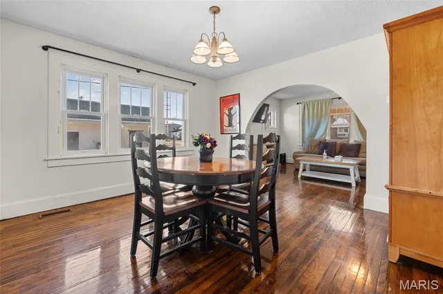 $139,900 | 700 West Delmar Avenue, Alton, IL 62002