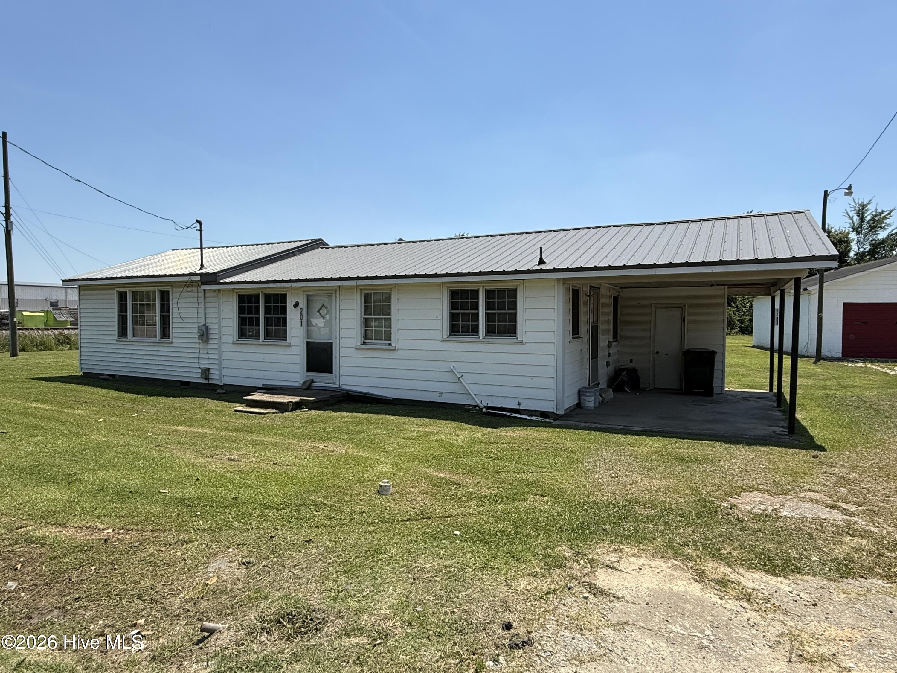 201 County Road Mount Olive, NC 28365 - Photo 1 of 9
