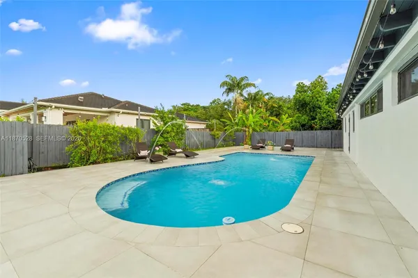 $2,475,000 | 6539 Southwest 84th Avenue, Miami, FL 33143