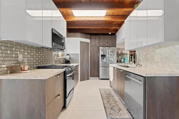 $2,475,000 | 6539 Southwest 84th Avenue, Miami, FL 33143