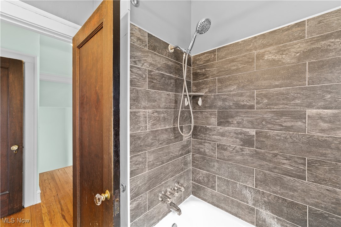 2891 Huntington Road Cleveland, OH 44120 - Photo 30 of 44 Full bathroom with tub / shower combination