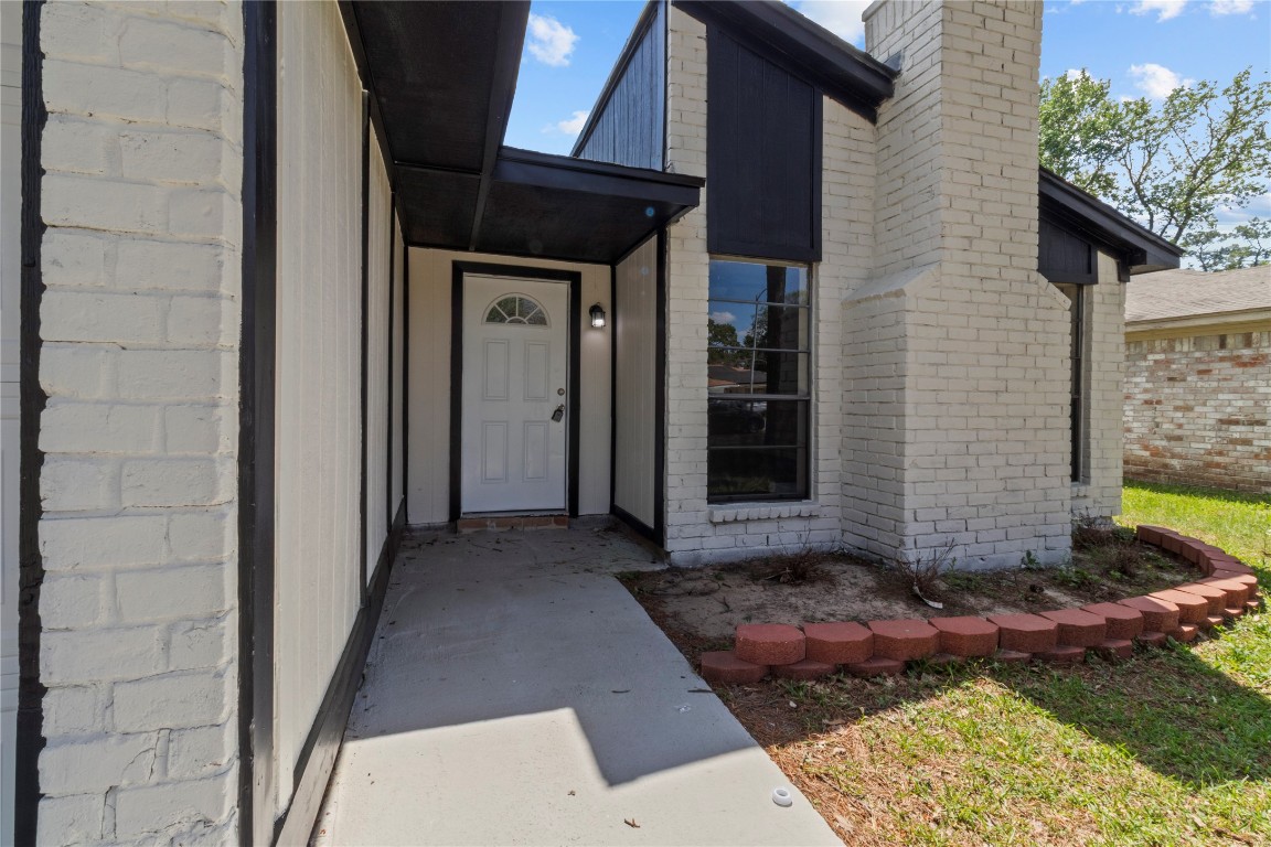 5026 Fitzwater Drive Spring, TX 77373 - Photo 4 of 14 a view of a pathway of a house