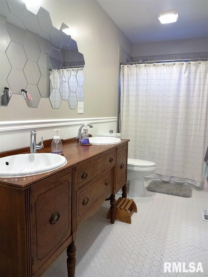 6028 North Koerner Road Peoria, IL 61615 - Photo 14 of 31 Gallery Image 14