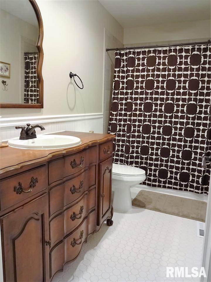 6028 North Koerner Road Peoria, IL 61615 - Photo 10 of 31 Gallery Image 10
