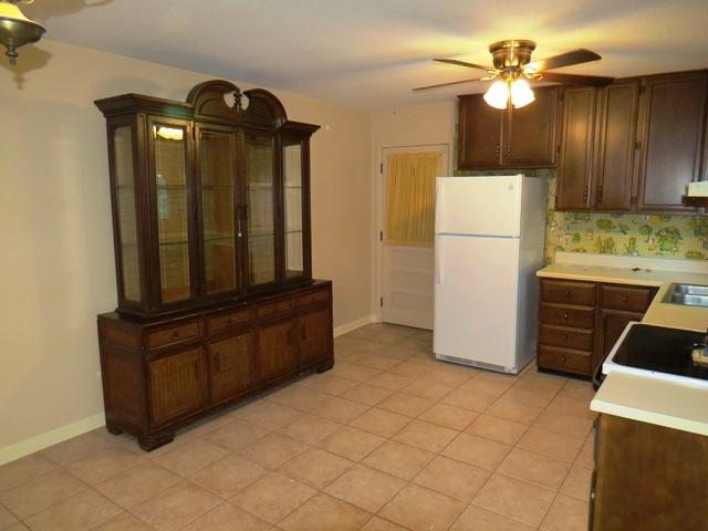 91 Ridgeland Heights Road Martinsville, VA 24112 - Photo 12 of 34 EAT IN KITCHEN