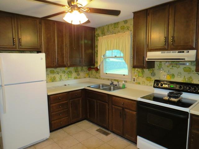 91 Ridgeland Heights Road Martinsville, VA 24112 - Photo 13 of 34 EAT IN KITCHEN