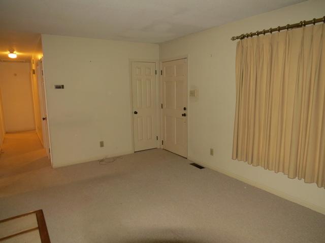 91 Ridgeland Heights Road Martinsville, VA 24112 - Photo 8 of 34 LIVING ROOM