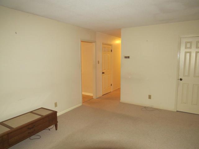 91 Ridgeland Heights Road Martinsville, VA 24112 - Photo 9 of 34 LIVING ROOM