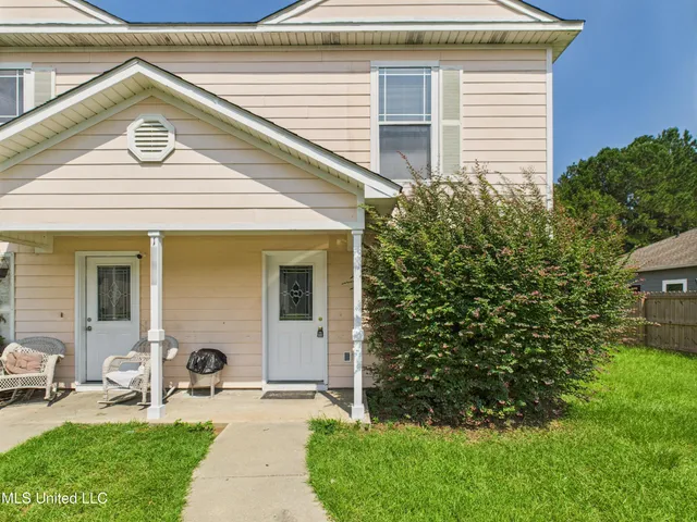 $1,400 | 13070 Tracewood Drive, Unit B, Gulfport, MS 39503
