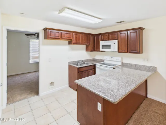 $1,400 | 13070 Tracewood Drive, Unit B, Gulfport, MS 39503