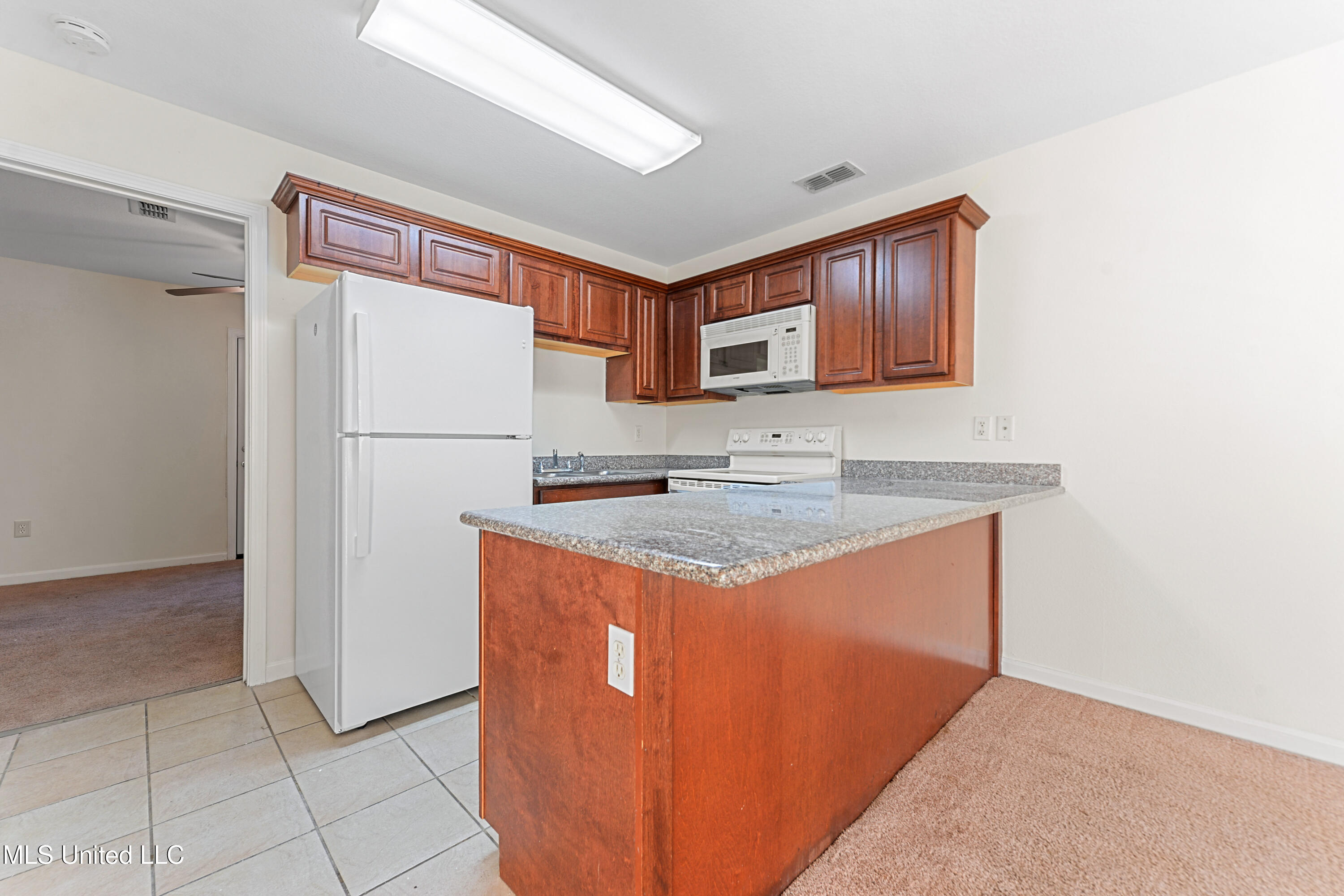 13070 Tracewood Drive, Unit B Gulfport, MS 39503 - Photo 7 of 20 007