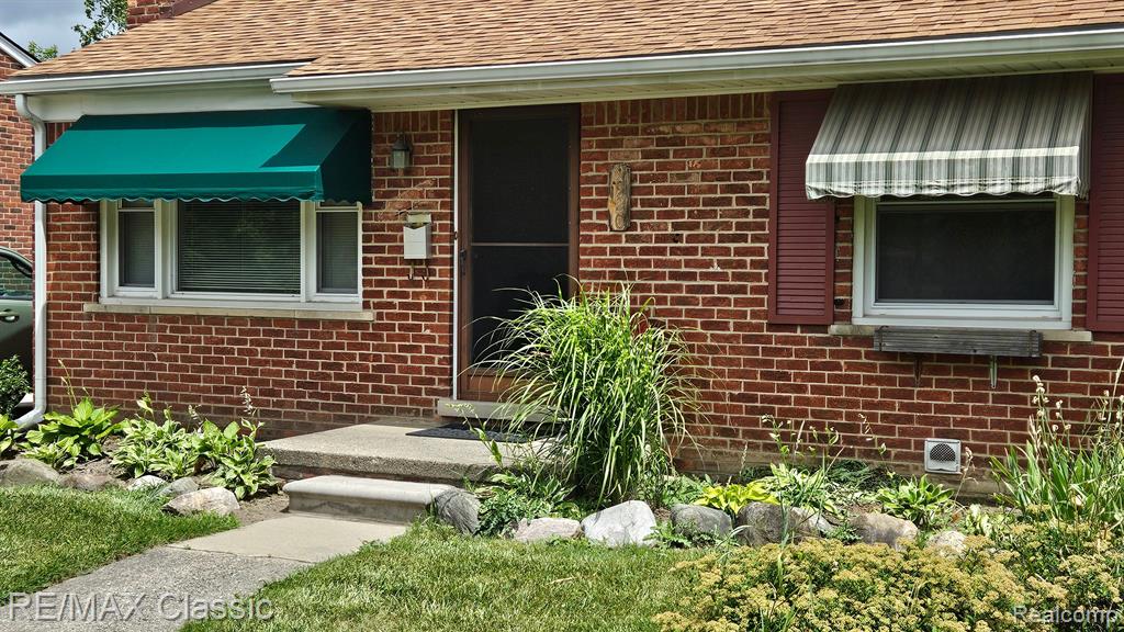 9920 Farmington Road Livonia, MI 48150 - Photo 1 of 10