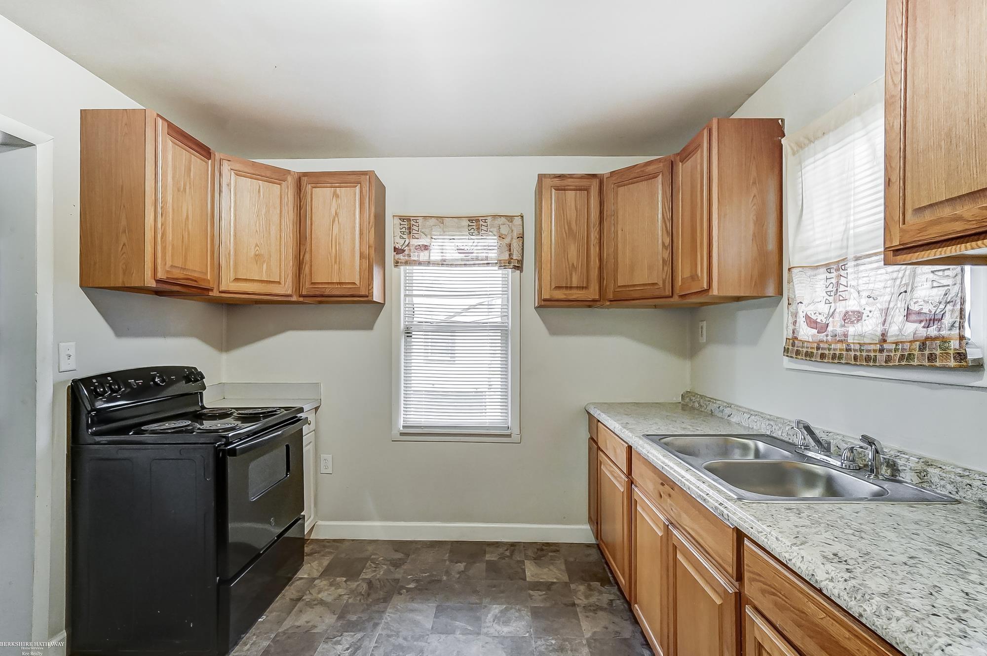 82 Forest Street River Rouge, MI 48218 - Photo 11 of 43 50161382-d8e12177-5226-4356-85c9-acb858c1e481.JPG