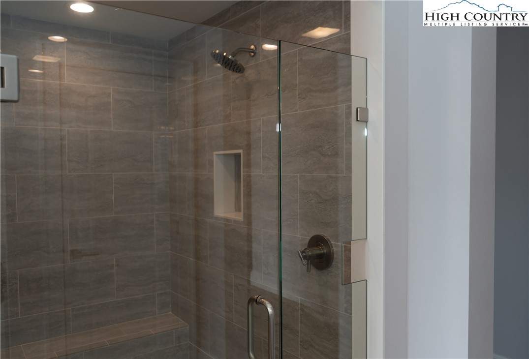 280 Boulder Cay Road Boone, NC 28607 - Photo 22 of 33 a bathroom with a shower
